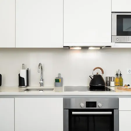 Limehome Calcada Do Cardeal 아파트호텔 4*