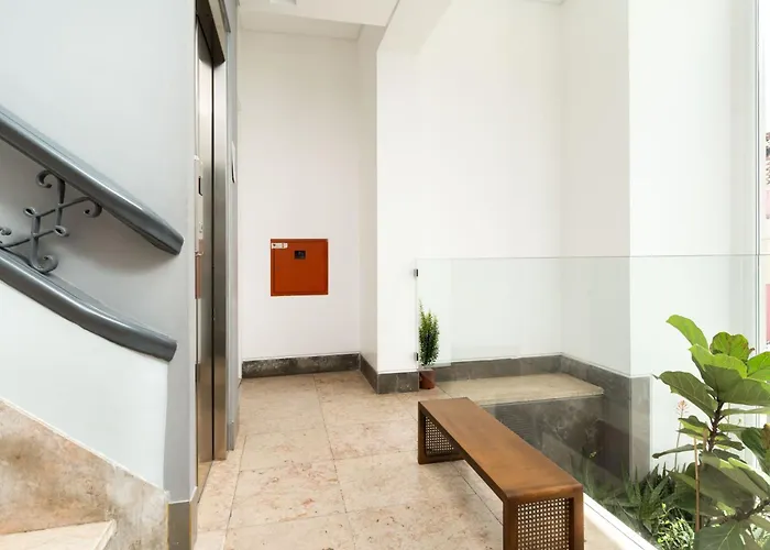 Ξενοδοχείο με διαμερίσματα Limehome Calcada Do Cardeal 4*